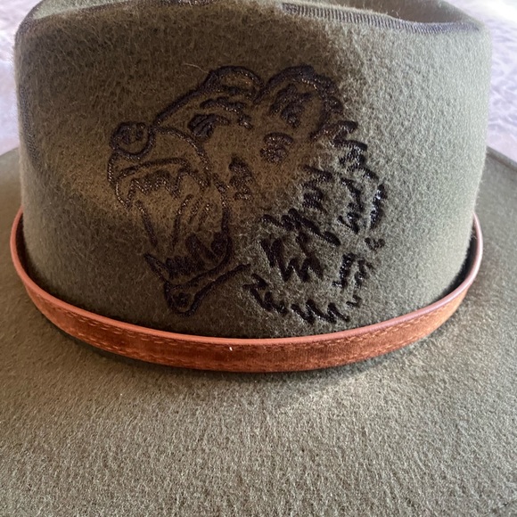 Custom hat - Picture 4 of 8